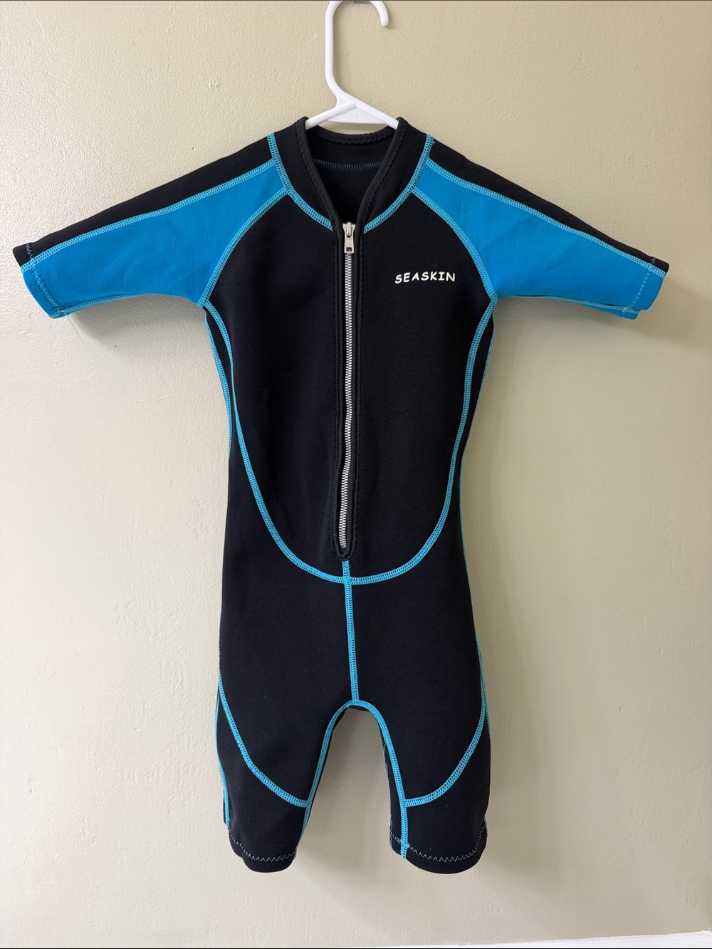 SEASKIN Kids Shorty Rashguard Swimsuit - Black with Blue